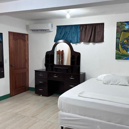 The Wave Hostel Corn Island Brig Bay Bagian luar foto