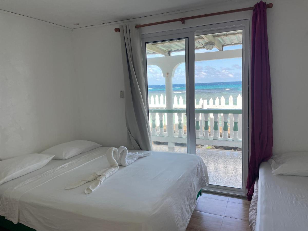The Wave Hostel Corn Island Brig Bay Bagian luar foto