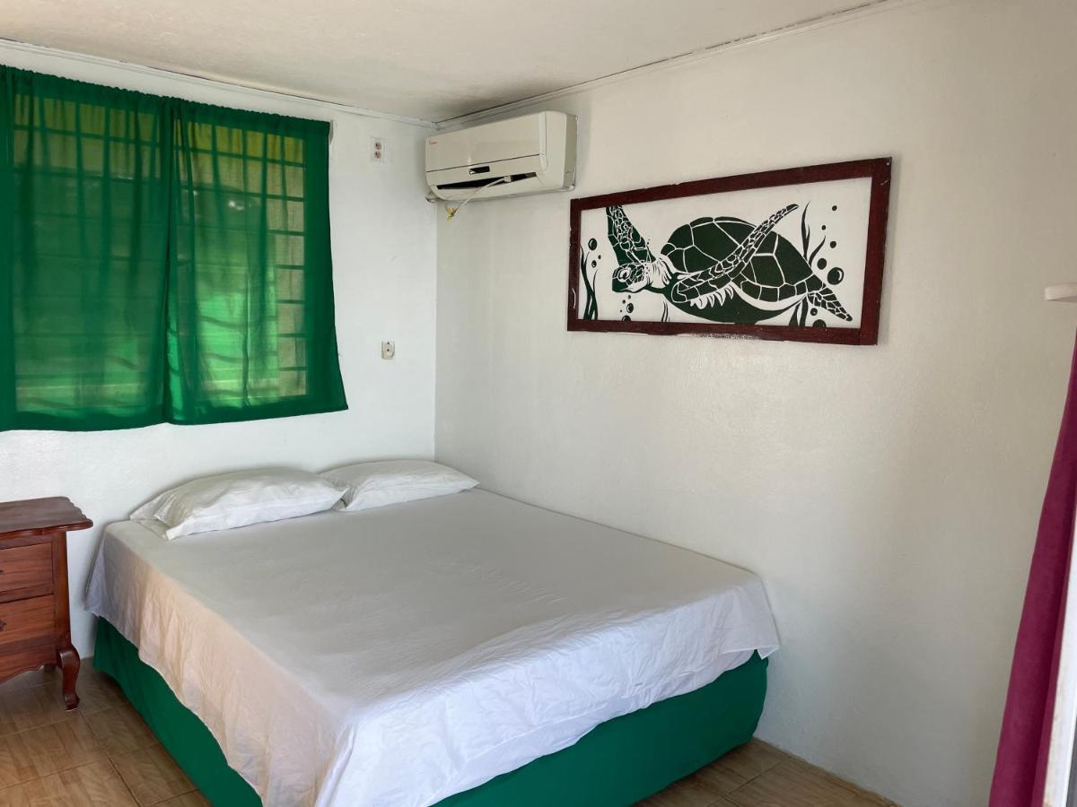 The Wave Hostel Corn Island Brig Bay Bagian luar foto