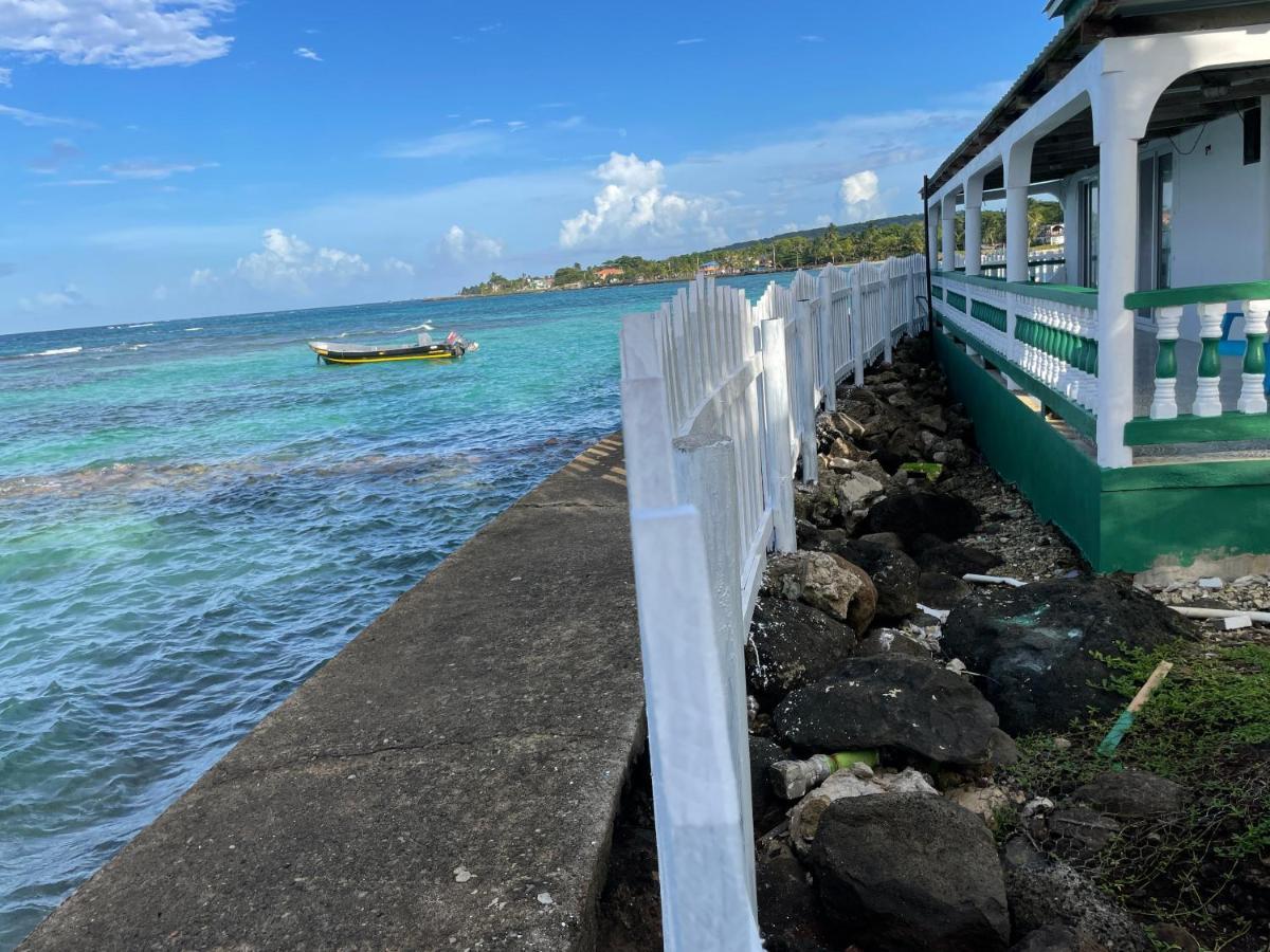 The Wave Hostel Corn Island Brig Bay Bagian luar foto