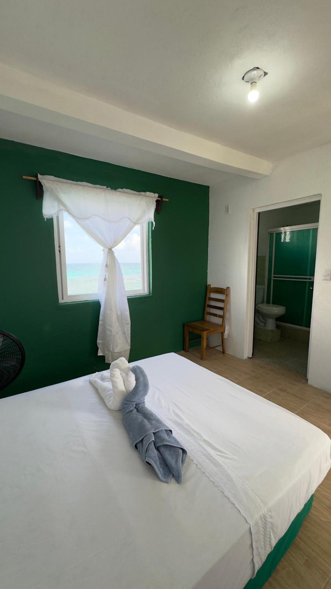 The Wave Hostel Corn Island Brig Bay Bagian luar foto